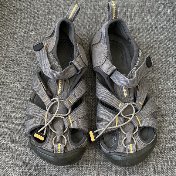 Keen Kids Sandal Size 1 Gray Outdoor Waterproof Slip On - Picture 3 of 8